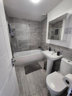 Bright & Stylish 1-Bed Apt with free parking - fast Wi-Fi - 5