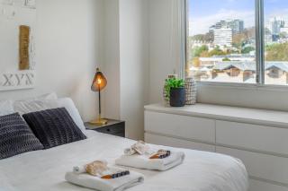 Exclusive 2BR Living with Pool, Sauna & Spa Access - Sídney - 4