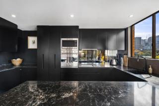 Exclusive 2BR Living with Pool, Sauna & Spa Access - Sídney - 8
