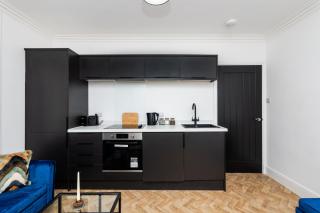 2 Bedroom Apartment-Free Parking - 0