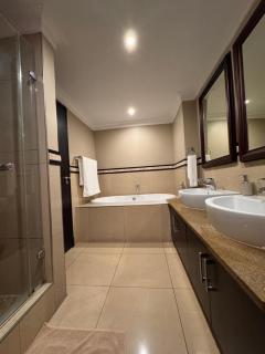 Accommodation Front - 4 Sleeper Penthouse with Rooftop Pool - Durban - 2