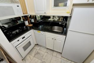Charming 3-Bedroom Apartment in Midtown West - New York - 4