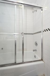 Charming 3-Bedroom Apartment in Midtown West - 3