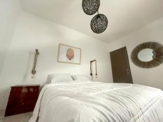 Eco Bay Surf House - 0