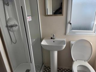 Superb Caravan At Dovercourt Park, Sleeps 8 Ref 44202C - Great Oakley - 8