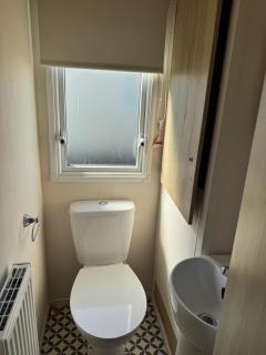Superb Caravan At Dovercourt Park, Sleeps 8 Ref 44202C - Great Oakley - 7