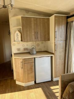 Caravan With Decking Free Wifi At Steeple Bay Ref 36051D - Southminster - 3