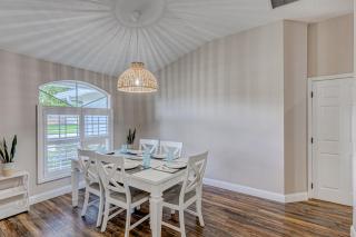 Nice neighborhood Pool, Office, 4 TVs, King b, BBQ - Wellington - 9