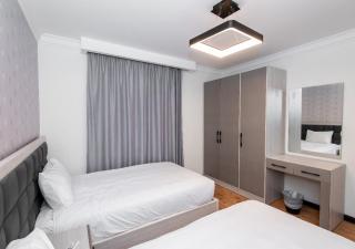 Luxury 4BR Apartment Pool View - Cairo - 5