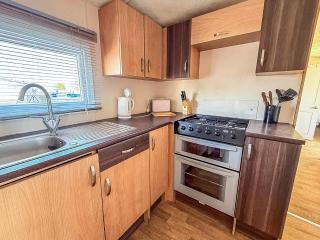 10 Berth Caravan For Hire At Seawick Holiday Park In Essex Ref 27102Sw - Clacton-on-Sea - 2
