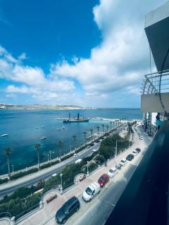 Two Bedroom Seaview Apartment - St Pauls Bay - 3