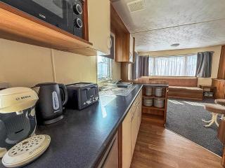 Caravan With Wifi And Decking At St Osyth Beach Holiday Park Ref 28017Kv - Clacton-on-Sea - 1