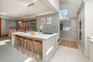 Luxury Period 7 Bed Mansion near Warner Bros - Leavesden Green - 0