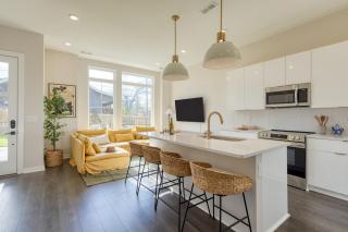 Sleeps 24 3 Modern 4BDR Townhomes w Covered Patios Nashville Group Retreat - Nashville - 0