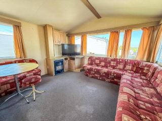 Superb Caravan At Seawick Holiday Park, Sleeps 8 Ref 27202Sw - Clacton-on-Sea - 4