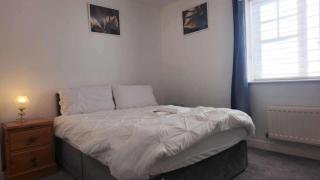 3 Bed House - Sleeps 6 - Parking - Wifi - 1