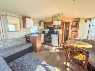 Dog Friendly 6 Berth Caravan At St Osyth Beach Holiday Park In Essex Ref 28041G - Clacton-on-Sea - 1