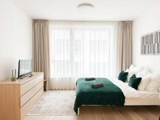 REAL Living by REFA Karlin 406 - 7