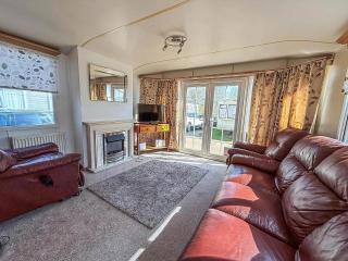 4 Berth Caravan For Hire Near On-Site Amenities In Essex Ref 28115G - Clacton-on-Sea - 1