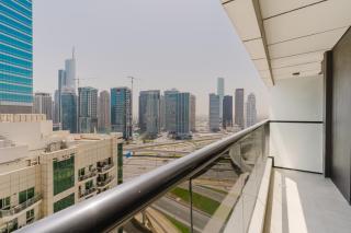 RH- Heart of Dubai Marina, Sunny & bright 2 BR apartment with big balcony - 2