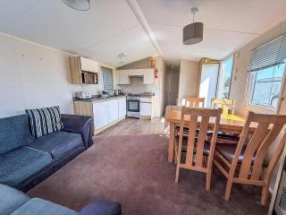 Lovely 6 Berth Caravan At Valley Farm Park In Essex Ref 46762V - Great Clacton - 2