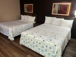 HomeTowne Studios & Suites by Red Roof Charlotte - Ballantyne - Charlotte - 0