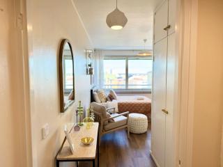 Top Floor Getaway in Central Helsinki - Church & Sea View - Helsinki - 3
