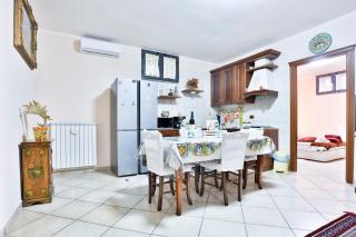 GuestHost - Vesuvium Garden - 4