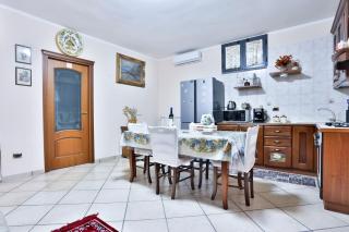 GuestHost - Vesuvium Garden - 5