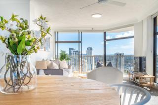 Opulent Beachfront Daydream! 2B Designer Apartment - 7