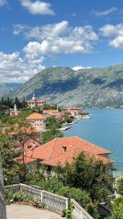 Seaview apartment in Prcanj with balcony overlooking the Bay of Kotor and surrounding mountains - Prčanj - 1