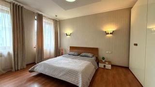 Calm Central Apartment - 8