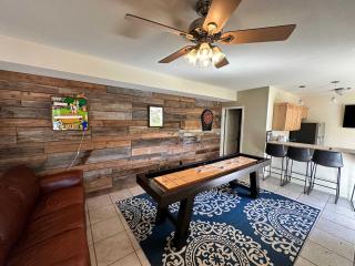 Lake It Easy - Waterfront Getaway with 7 Bedrooms - Rocky Mount - 0