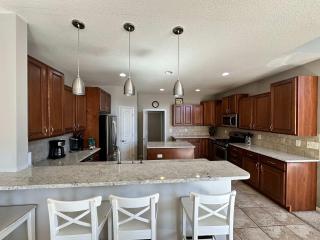 Lake It Easy - Waterfront Getaway with 7 Bedrooms - Rocky Mount - 2