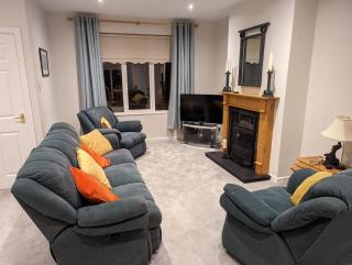 Comfortable home by the Golf links and Sea - - 7