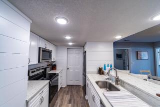 Lazy L at the Lake - Chic 3 BDR Condo with Boat Slip - Four Seasons - 8