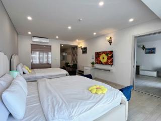 Two connecting studios with ocean view at center - 5