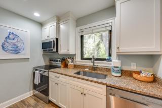 Tennis, Golf and More Seabrook Island Getaway! - 2