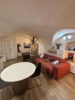 Studio Julia - - 9