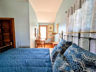 Waterfall Sea Cottage Family fire pit waterfront sleeps 4 - Gouldsboro - 1