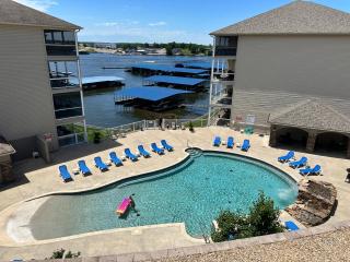 Panoramic Sunset Escape - Waterfront Condo for 7 - Osage Beach - 7