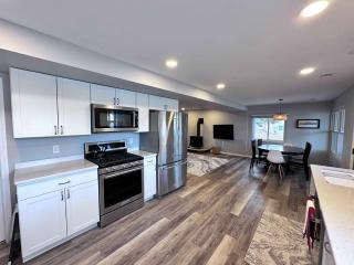 Red Deer Cabin - Stay for 8 - Sunrise Beach - 8