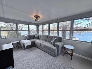 Red Deer Cabin - Stay for 8 - Sunrise Beach - 4