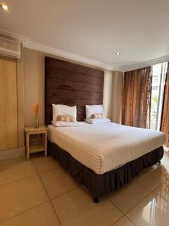 Accommodation Front - Fantastic 4 Sleeper With Canal Views - Durban - 6