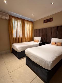 Accommodation Front - Fantastic 4 Sleeper With Canal Views - Durban - 5