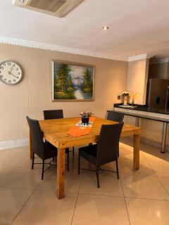 Accommodation Front - Fantastic 4 Sleeper With Canal Views - Durban - 7