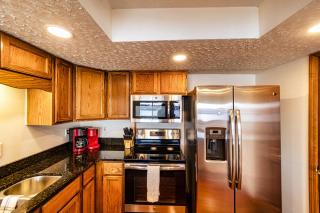 Redbud Retreat - Amenity Filled Waterfront Home - Osage Beach - 5