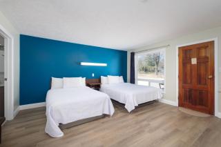Lions Head Beach Motel & Cottages - WATERFRONT - Lion's Head - 9