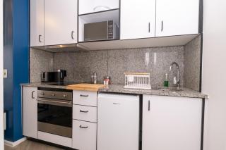 Flamingo 101 - One Bedroom Sea Point Apartment with daily housekeeping - 2