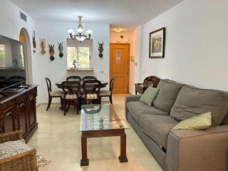 Holidays & Homes, Calahonda Royale Lirio, 300 m playa - 2